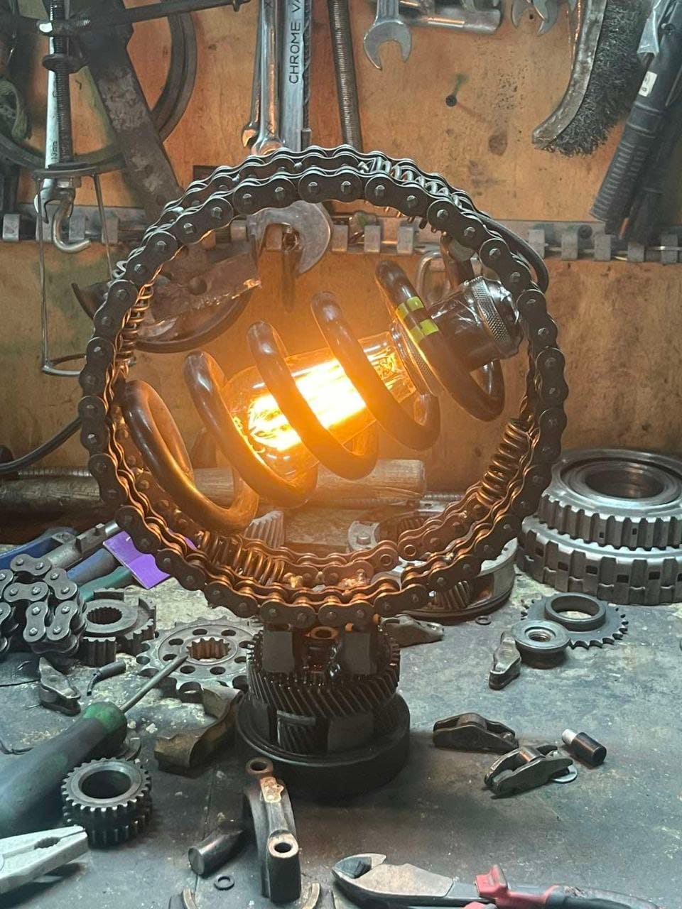 Лампа з пружини та ланцюга в стилі лофт e-sto