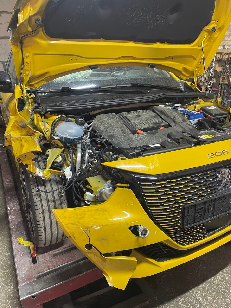 Peugeot після ДТП, на е-сто